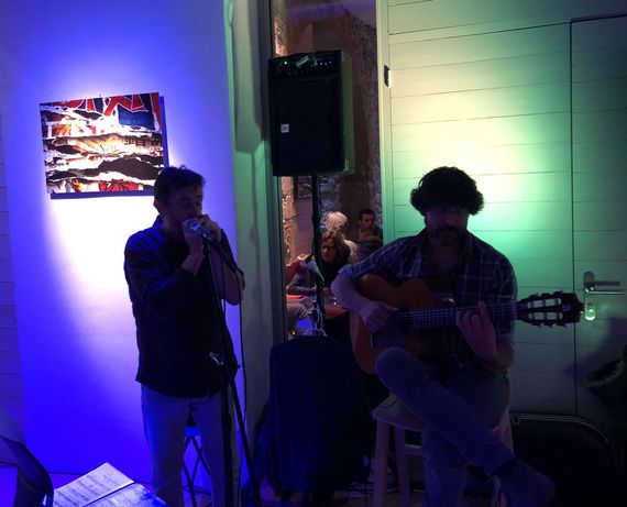 Kalostrape Ostatua eta Jatetxea, Baiona, Euskal Herria. Woknote kontzertuan. Bar et restaurant incontournable du Petit Bayonne. Concert du samedi 2 mars avec le duo Woknote.