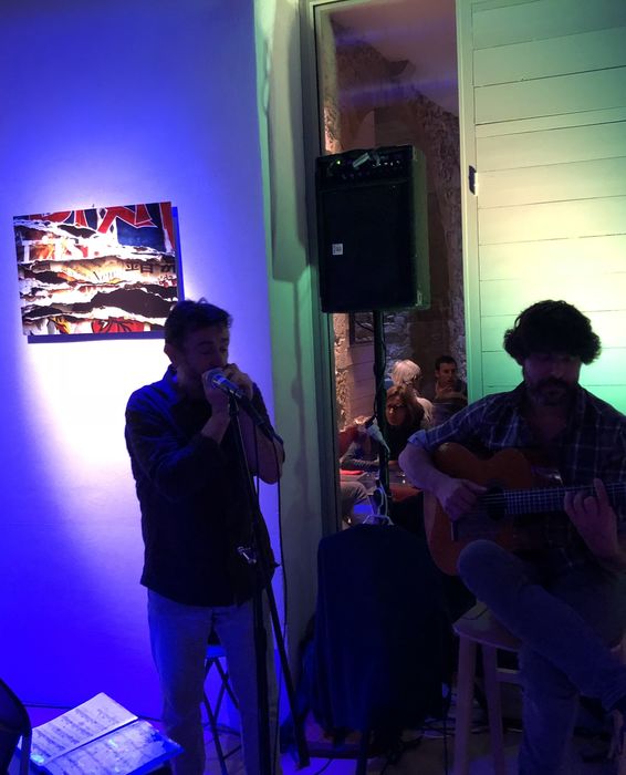 Kalostrape Ostatua eta Jatetxea, Baiona, Euskal Herria. Woknote kontzertuan. Bar et restaurant incontournable du Petit Bayonne. Concert du samedi 2 mars avec le duo Woknote.