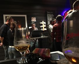 Kalostrape Ostatua Jatetxea, Baiona - Euskal Herria. Bar restaurant situé rue Marengo à Bayonne, dans l'ancien cloitre des Visitandines. Bar à cocktails et à tapas. Soirée 100% Louisinia avec Dj Pum Pee Doo aux platines.