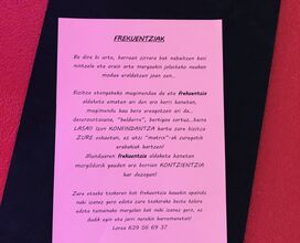 Kalostrape Ostatua eta jatetxea, Baiona, Euskal Herria. Restaurant et bar incontournable du quartier historique du Petit Bayonne, situé au 22 rue Marengo, dans l'ancien cloître des Visitandines. Exposition du mois d'août 2020 avec l'artiste peintre Lorea Etxezarreta.