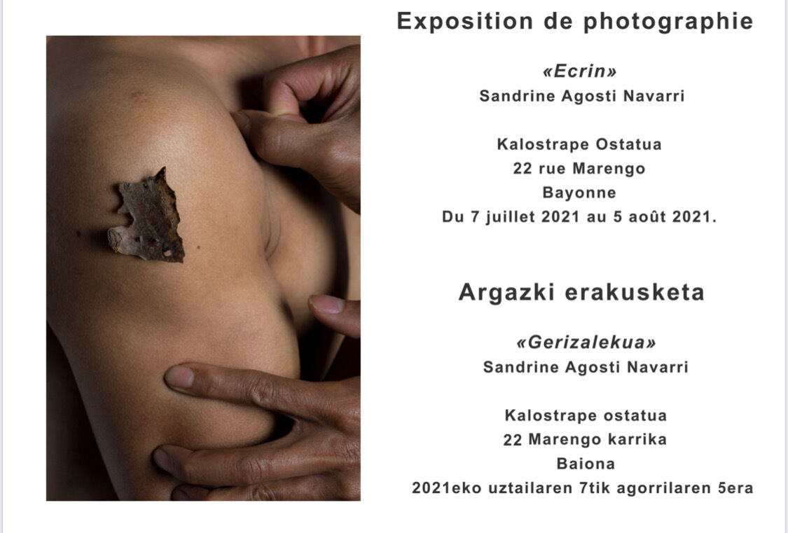 Kalostrape Ostatua eta jatetxea, Euskla Herria, Baiona. Restaurant traditionnel et bar atypique du quartier historique de Bayonne. Affiche de l'exposition du mois de juillet 2021, avec l'exposition photo de Sandrine Agosti Navarri