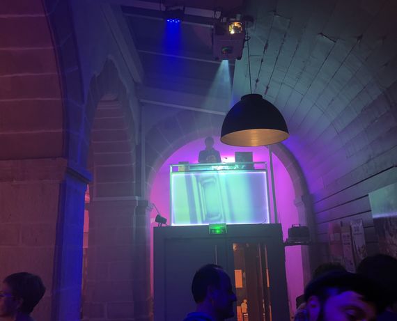 Kalostrape Ostatua eta Jatetxea, Baiona, Euskal Herria. Bar et restaurant incontournable du Petit Bayonne. Situé au 22 rue Marengo dans l'ancien cloître des Visitandines. Soirée Kalostrape Groove Klub #7 avec DJ Ralai, le samedi 23 février 2019