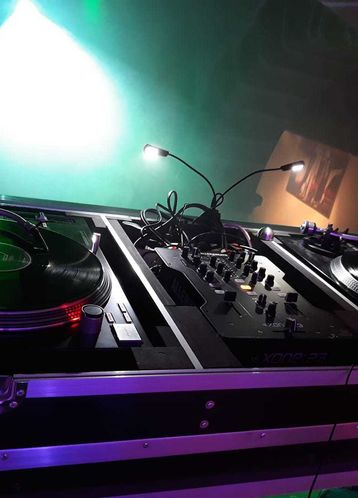 Kalostrape Ostatua eta Jatetxea. Baiona, Euskal Herria. Kalostrape Groove Klub #7. Bar et restaurant situé au coeur du Petit Bayonne dans l'ancien cloître des Visitandines. SOirée du 23 février 2019, Kalostrape Groove Klub #7 avec DJ Ralai