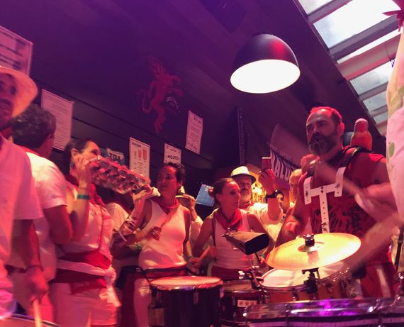 Kalostrape Ostatua eta Jatetxea. Restaurant traditionnel et bar à tapas situé au 22 rue Marengo dans l'ancien cloître des Visitandines. Lieu incontournable du Petit Bayonne. Souvenirs des Fêtes de Bayonne 2019