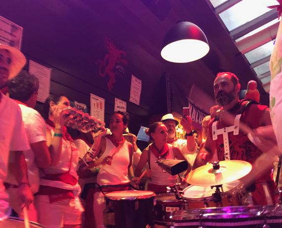 Kalostrape Ostatua eta Jatetxea. Restaurant traditionnel et bar à tapas situé au 22 rue Marengo dans l'ancien cloître des Visitandines. Lieu incontournable du Petit Bayonne. Souvenirs des Fêtes de Bayonne 2019