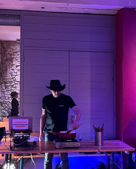 Kalostrape Ostatua eta Jatetxea, Baiona. Bar et restaurant incontournable de Bayonne. Photos de la soirée Fondue Fest avec Zorroducul le samedi 10 février 2024