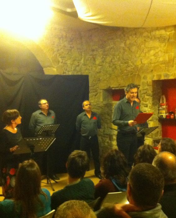 Kalostrae Ostatua Jatetxea, Baiona Euskal Herri. Bar et restaurant au coeur du Petit Bayonne. Soirée lecture théâtralisée avec la troupe Ildoki et l'écrivain Daniel Landart, mercredi 7 février 2018.