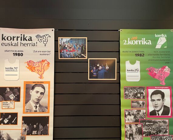 Kalostrape Ostatua eta Jatetxea, Baiona, Euskla Herria. Korrikaren erakusketa. Bar et restaurant atypique du centre historique du Petit Bayonne, situé au 22 rue Marengo dans l'ancien cloître des Visitandines. Exposition dans le cadre de la 22ème Korrika, avec l'association AEK et la photographe Eliane Heguiaphal.