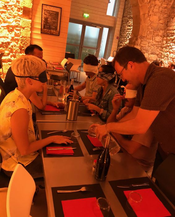 Kalostrape Ostatua Bar et Restaurant incontournable situé dans le coeur du quartier historique de Bayonne. Bar à tapas et bar à cocktails. Partenaire du festival Mintzalasai au mois de septembre 2018.