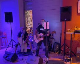 Kalostrape Ostatua eta Jatetxea, Baiona. Bar et restaurant incontournable du Petit Bayonne. Archives photos du concert de Santi DDC le vendredi 8 mars dans le cadre de Korrika Kulturala