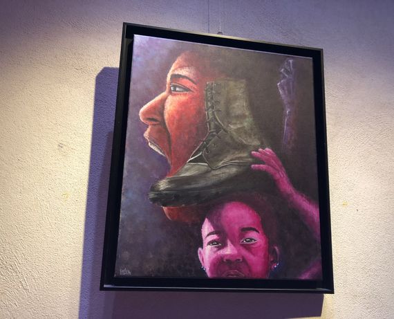 Kalostrape Ostatua eta Jatetxea, Baiona, Euskal Herria. Bar et restaurant incontournable du quartier historique du Petit Bayonne, situé au 22 rue Marengo, dans l'ancien cloître des Visitandines. Exposition du mois de décembre 2018 avec les oeuvres de artistes Itziar Moreno et Lorentxa Beyrie