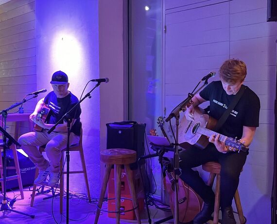 Kalostrape Ostatua, baiona. Le groupe The Couch Dwellers en concert le 30 mars 2024.