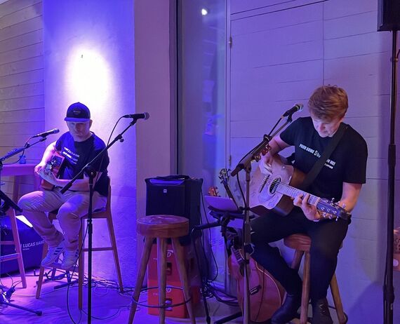 Kalostrape Ostatua, baiona. Le groupe The Couch Dwellers en concert le 30 mars 2024.