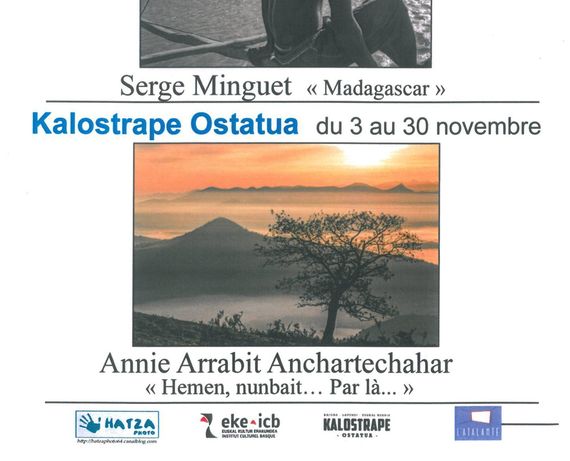 Kalostrape Ostatua Jatetxea, Baiona Euskal Herria - Bar restaurant au coeur du Petit Bayonne. Bar à cocktails et à tapas. Concerts, soirées et expositions. Exposition du collectif Hatza pour le mois de novembre, pour le mois de la photographie. Affiche de l'exposition avec la photographe basque Annie Anchartechahar Arrabit. Paysage du Pays Basque et des montagnes, au levée du soleil, sous la neige.