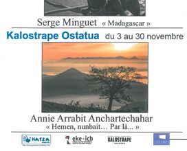 Kalostrape Ostatua Jatetxea, Baiona Euskal Herria - Bar restaurant au coeur du Petit Bayonne. Bar à cocktails et à tapas. Concerts, soirées et expositions. Exposition du collectif Hatza pour le mois de novembre, pour le mois de la photographie. Affiche de l'exposition avec la photographe basque Annie Anchartechahar Arrabit. Paysage du Pays Basque et des montagnes, au levée du soleil, sous la neige.