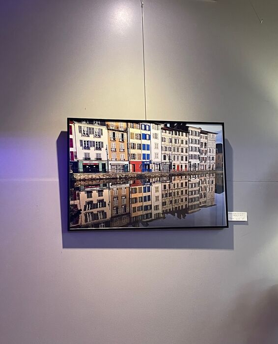 Kalostrape Ostatua eta jatetxea, Baiona. Exposition du mois de novembre 2021 avec le photographe Raphaël James