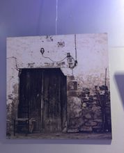 Kalostrape Ostatua eta Jatetxea, Euskal Herria. Restaurant traditionnel et bar à tapas. Situé au 22 rue Marengo dans l'ancien cloître des Visitandines, dans le quartier historique de Bayonne. Exposition du mois d'août 2019 avec la photographe Zazpi