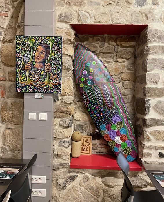 Kalostrape Ostatua eta Jatetxea, Baiona. Restaurant et bar du Petit Bayonne. Exposition des mois de juillet et août 2022 avec les artistes Sylvie Estaynou et Emmanuel Mauresa.
