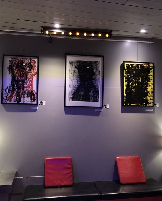 Kalostrape Ostatua, Restaurant et bar incontournable du Petit Bayonne, situé au 22 rue Marengo, dans l'ancien cloître des Visitandines. Nous sommes ouverts du mardi au samedi. Restaurant traditionnel et bar à tapas. Exposition du mois d'octobre 2019 avec l'artiste Adrien Goudier
