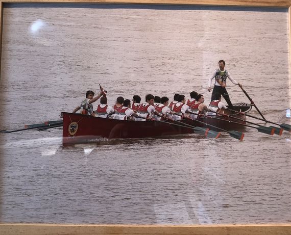 Kalostrape Ostatua eta Jatetxea, Baiona, Euskal Herria. Restaurant et Bar incontournable du Petit Bayonne. Exposition des mois de mars et avril 2019 sur le thème de la Korrika, avec les photographies de Daniel Vélez