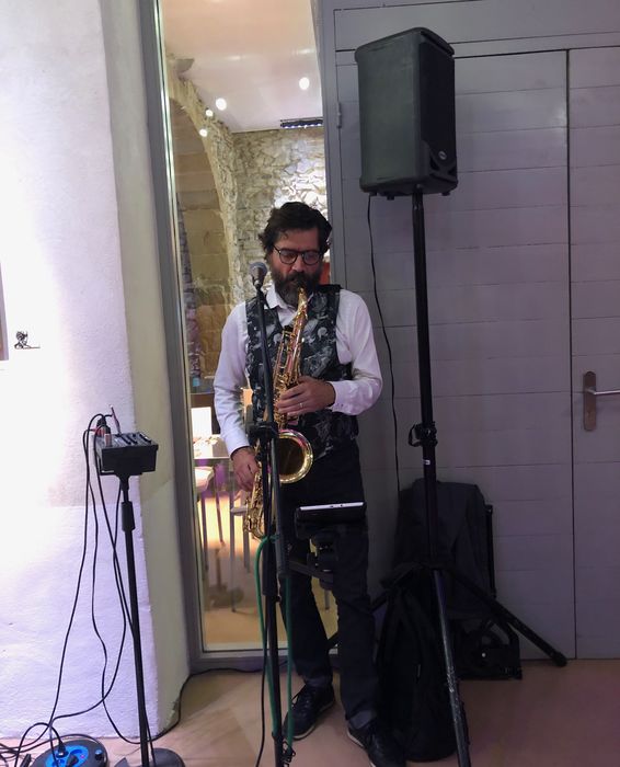 Kalostrape Ostatua eta Jatetxea, Euskal Herria, Baiona. Jazz aperitifa David Prevost-ekin. Restaurant traditionnel et bar incontournable du petit Bayonne. Situé au 22 rue Marengo. Soirée du 18 octobre avec le saxophoniste David Prévost pour un apéro Jazz