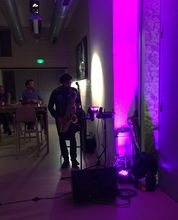Kalostrape Ostatua Jatetxea, Baiona - Euskal Herria. Bar à pintxo et à cocktails. Carte de bières belges et basques. Concerts, soirées et expositions. Implanté au coeur du Petit Bayonne. Souvenirs de la soirée apéro jazz avec David Prévost au saxophone et au chant.