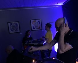 Kalostrape Ostatua Jatetxea Euskal Herria Baiona, Bar et restaurant à Bayonne. Photographie de profil des Djs de la Soul Expérience du 16 décembre 2017