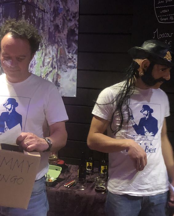 Kalostrape Ostatua eta jatetxea, Baiona, Euskal Herria. Bob's Beer berriaren estreinaldia gaua, martxoak 7an. Soirée de lancement de la nouvelle bière Bob's Beer : Asto Pika.