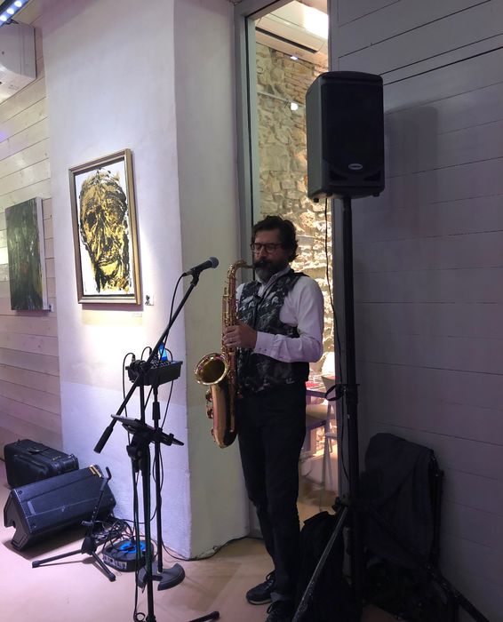 Kalostrape Ostatua eta Jatetxea, Marengo Karrika, Baiona, Euskal Herria. Bar et restaurant incontournable du quartier historique de Bayonne. situé au 22 rue Marengo dans l'ancien cloître des Visitandines. Soirée du 18 octobre 2019 avec le saxophoniste David Prévost