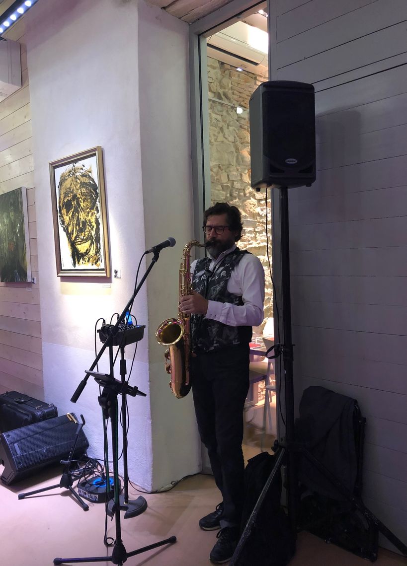 Kalostrape Ostatua eta Jatetxea, Marengo Karrika, Baiona, Euskal Herria. Bar et restaurant incontournable du quartier historique de Bayonne. situé au 22 rue Marengo dans l'ancien cloître des Visitandines. Soirée du 18 octobre 2019 avec le saxophoniste David Prévost
