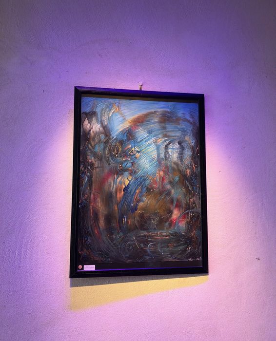 Kalostrape Ostatua. Restaurant et bar incontournable du centre de Bayonne. Situé au coeur du quartier historique du Petit Bayonne, dans l'ancien cloître des Visitandines, au 22 rue Marengo. Bar à tapas et restaurant traditionnel, nous vous accueillons du mardi au samedi. Exposition du mois de juillet 2019 avec l'artiste Jose Zamora