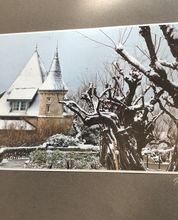 Kalostrape Ostatua Bar et Restaurant incontournable situé au coeur du Petit Bayonne, dans le quartier historique, dans l'ancien cloître des Visitandines. Bar à tapas et bar à cocktails. Exposition mensuelle du mois de septembre 2018 avec l'artiste Beñat Perez, dans collectif Ur Taldea