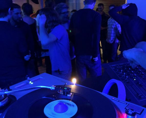 Kalostrape Ostatua Jatetxea Baiona Euskal Herria, Bar et restaurant à Bayonne, Souvenir de la Soul Expérience du 16 décembre 2017, soirée 100% vinyle